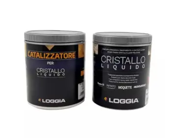 Cristallo Liquido von Loggia – Der ultimative Epoxy zur Wand Oberflächen Schützen  Bei Abate Decorate wissen wir, wie wichtig es ist, exklusive und dekorative Oberflächen zu schützen und ihre makellose Optik langfristig zu erhalten. Cristallo Liquido von Loggia ist die perfekte Lösung: ein wasserbasierter, transparenter Epoxidharzlack mit zwei Komponenten, der speziell entwickelt wurde, um hochwertige Oberflächen langlebig, stoßfest und chemikalienbeständig zu machen.